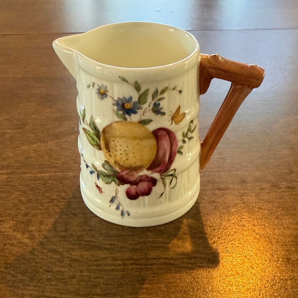 MINI ROYAL WORCESTER BONE CHINA: "MANSFIELD"  CREAMER / PITCHER